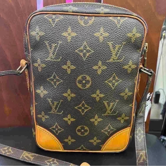 Louis Vuitton Crossbody/BumBag - Picture 2 of 3